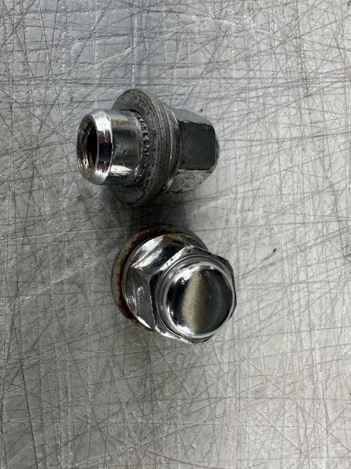 2017 HYUNDAI GENESIS G80 轮圈套圈左/右(2 件套)原始设备制造商 — 第 1/1 张图片