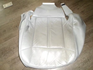 Lincoln Town Car Ultimate 2004 - Tapizado del asiento inferior izquierdo del conductor **TIENE DESGASTE** - Imagen 1 de 8