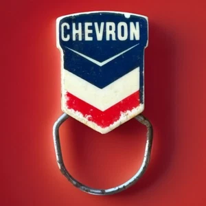 Llavero Publicidad Gasolinera Vintage 1961-1966 Servicio Completo Logo Chevron Raro - Imagen 1 de 3