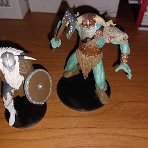 WotC / Paizo: Prepainted Miniatures - 4 FROST GIANTS - Picture 1 of 3