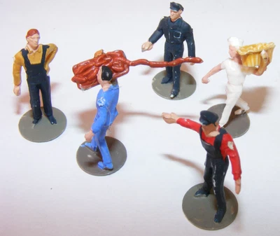 MERTEN Berlin Tempelhof H0 HO fliegende Bratwurst Bäcker Geselle Plastik Figuren - Bild 1 von 3