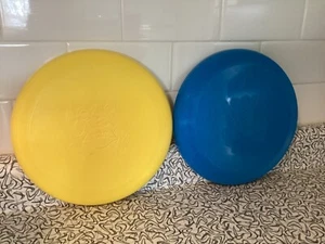 2 ZELLERS DEPARTMENT STORE ZEDDY TEDDY BEAR FRISBEE BLUE YELLOW RARE HBC TOY 80s - Picture 1 of 3
