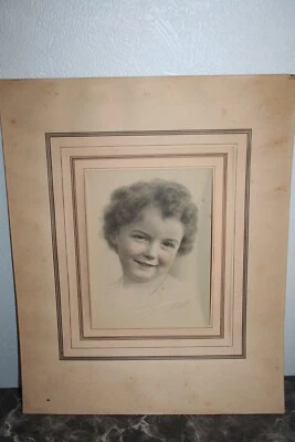 ancien portrait d'enfant, crayon ou gravure ? signature à identifier - Photo 1/4