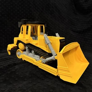 Driven By Battat D9 Dozer 1/16 Action Suoni Bulldozer Giocattolo da Costruzione S01 - Foto 1 di 2