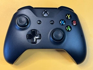 Xbox One Microsoft Wireless Controller Black 1708 - Picture 1 of 8