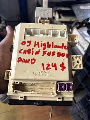 Toyota Highlander 2008 2009 2010 cabina caja de relé de fusibles OEM tracción delantera Foto 1 de 4