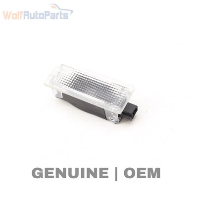 Mercedes-Benz GLE43 AMG 2017-2019 - Luz interior transparente 0028201401 Foto 1 de 4