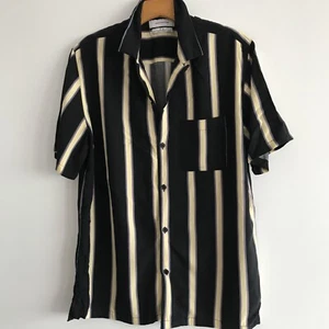 Urban Outfitters Camp Shirt Mens S Black Yellow Striped Short Sleeve Button Up - Picture 1 of 9