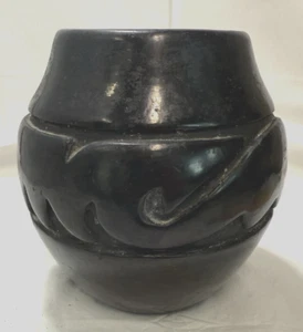 VTG Santa Clara Pueblo Native American Signed Black Pottery Vase READ - Picture 1 of 15