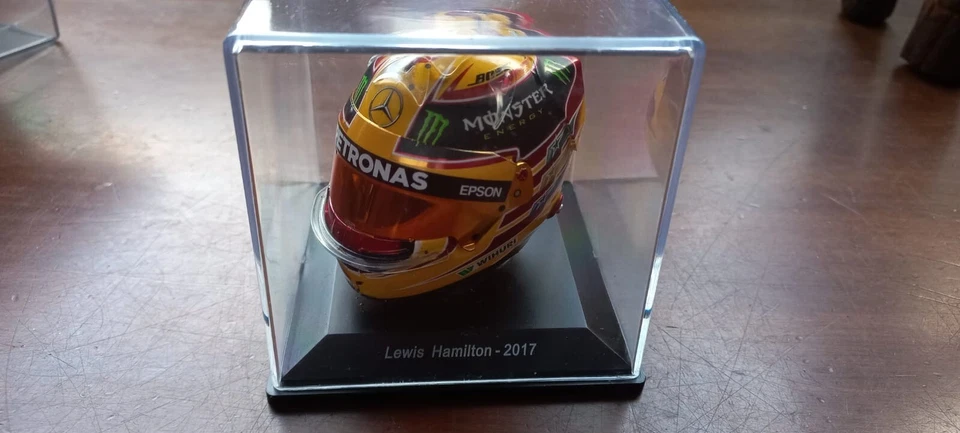 Modellino Casco Lewis Hamilton 2017 scala 1:5 nuovo - Immagine 1 di 1