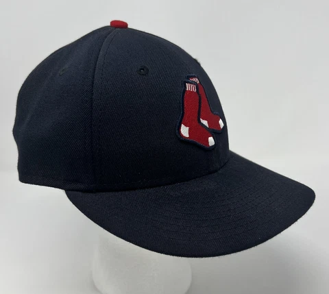 Boston Red Sox Team MLB Ball Cap with socks Pro Back Size 7 1/4 Quality Cover