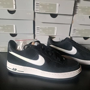 Nike Air Force 1 GS Sz 5.5 Y Low Black White Trainer see pics and description - Picture 1 of 7