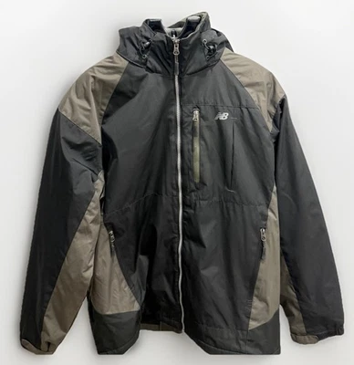 Chaqueta de lluvia New Balance para hombre con capucha desmontable talla grande Foto 1 de 4