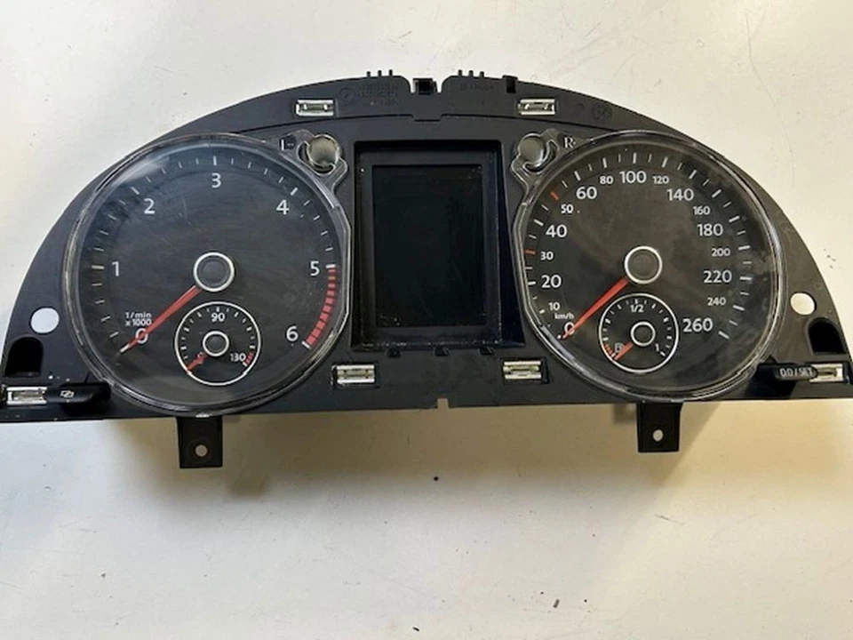 Tachometer Kombiinstrument 3C0920872B VW PASSAT VARIANT (3C5) 2.0 TDI - Bild 1 von 3