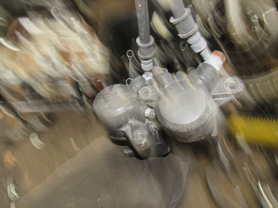 1981 honda gl1100 goldwing front brake calipers left right core - Image 1 of 1