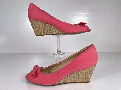 Isaac Mizrahi Mujeres 8M Rosa Arco Peep Toe Informal Sin cordones Tacón de Cuña Verano Barbie Foto 1 de 4