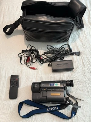 Sony Handycam Vision CCD-TRV25 Video 8  With Complete Accessories Plus  - Image 1 of 4