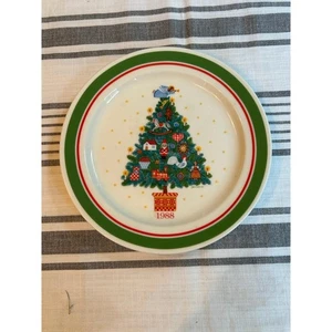Hallmark  1988 "Country Christmas" Plate Fine Porcelain - Picture 1 of 2