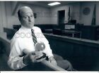 1989 Press Photo Muskogee Ok Police Chief Gary Sturm Holds Gambling Jiggler