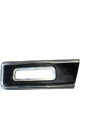 1981-1993 Dodge Ram/Ram Charger Driver Side front fender marker light Trim OEM - Image 1 of 4