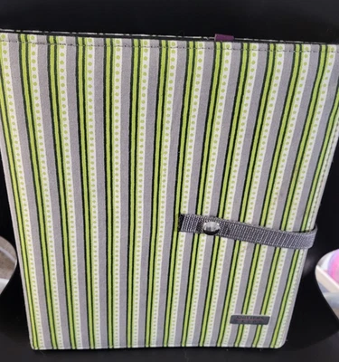 Knitter's Pride Magnetic Pattern Holder - Image 1 of 4