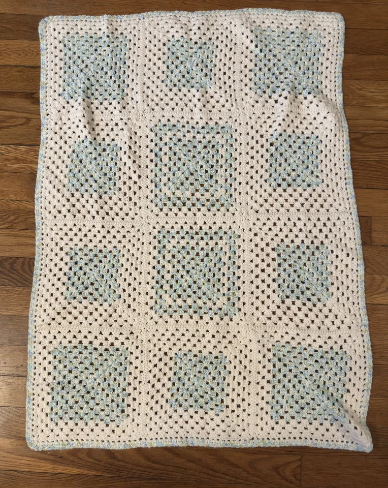 Edredón Abuela Hecho a Mano Azul y Verde Crotchet aproximadamente 26x35, Manta Infantil Foto 1 de 4