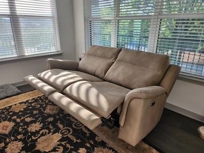 Love Seat eléctrico de cuero Foto 1 de 4