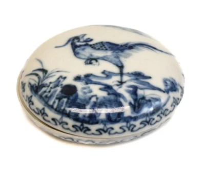 Caja de pasta de sello chino del siglo XIX faisán esmaltado azul y blanco Foto 1 de 4