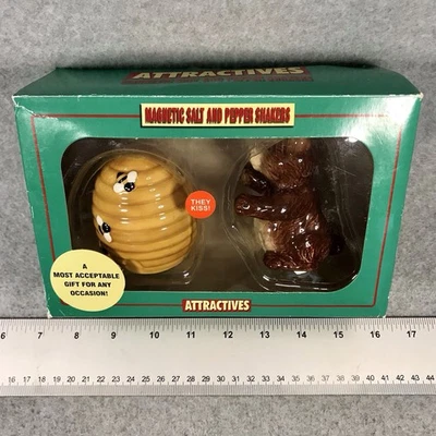 Atractivos saleros y pimenteros magnéticos de cerámica oso y beso de miel No. 8984 Foto 1 de 4