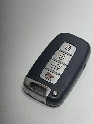GENUINE OEM 2013 HYUNDAI VELOSTER  SMART KEY KEYLESS REMOTE FOB UNLOCKED - Image 1 of 4
