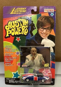 Johnny Lightning AUSTIN POWERS SHAGUAR Hollywood on Wheels w Show Card - Picture 1 of 5