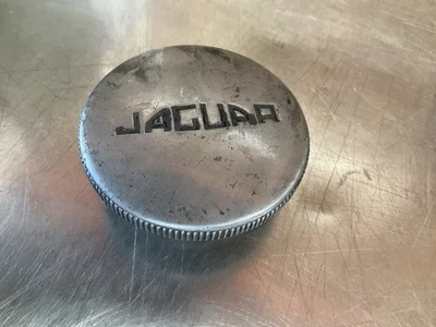 Jaguar E Tipo XJ6 y otros • Tapa de aceite original, usada. JZ13 Foto 1 de 4