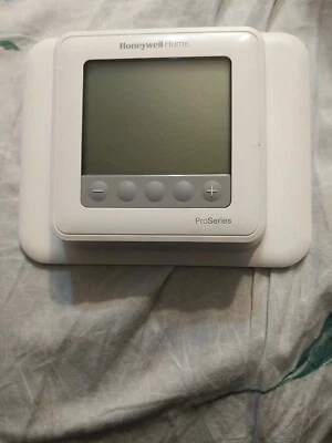 Honeywell Thermostat Home Pro Series T6 Programmable TH6210U2001 w/ wall mount - Image 1 of 4