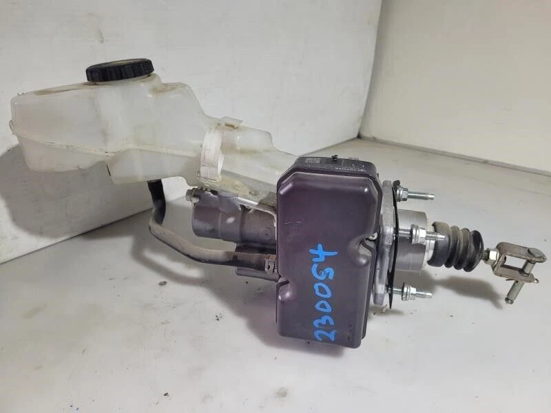 Bomba de cilindro maestro de refuerzo de freno eléctrico ABS Toyota Prius 2016-2018 VIN FU OEM Foto 1 de 1