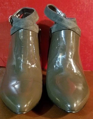 Calvin Klein 深灰色漆皮踝靴,尺寸 7.5,全新无标签 — 第 1/4 张图片