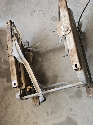 1988-1999 OBS CHEVY GMC SILVERADO SUBURBAN MANUAL BUCKET SEAT RISER TRACK RED - Image 1 of 4