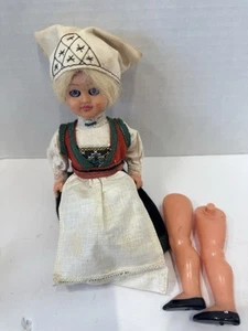 Muñeca niña noruega vintage en réplica Hardanger Bunad plástico 7,5" de alto - Imagen 1 de 7