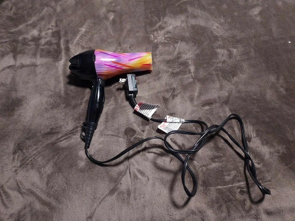 Secador de pelo compacto y ligero multicolor probado Revlon RVDR5135, 1875W, Foto 1 de 4