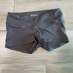 NOBULL PANTALONES CORTOS DE GIMNASIO DE ENTRENAMIENTO PARA MUJER - Huey - Corto Talla Pequeña - Imagen 1 de 7