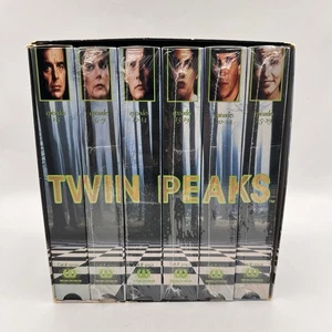 Twin Peaks - Complete TV Series, 6 VHS Box Set, 1993 Worldvision Episodes 1-29 - Imagen 1 de 18