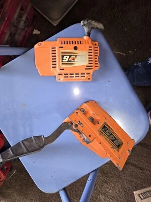 Piezas de motosierra Olympyk 945AF cubierta de cadena retroceso lateral Foto 1 de 2