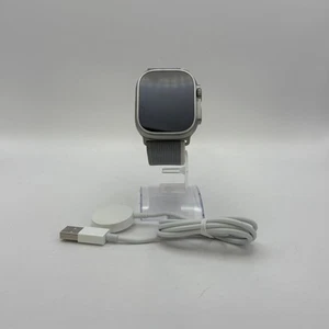 Apple Watch (Ultra 2) 49 mm titane naturel (LTE) avec boucle trail - très bon état - Photo 1 sur 5