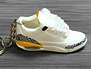 Nuevo Mini 3D~AIR JORDAN IV~ Zapatillas Llavero ~ Blanco/Amarillo Borde - Imagen 1 de 6