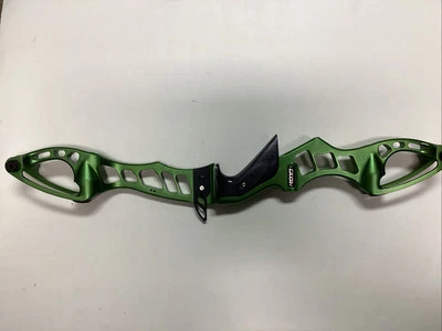 *NEW* Hoyt Prodigy Formula Riser 25 Inch RH Green - Image 1 of 2