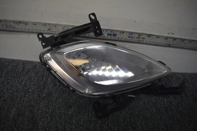 Luz antiniebla lateral derecha Hyundai Elantra 2011-2013 OEM de fábrica Foto 1 de 4