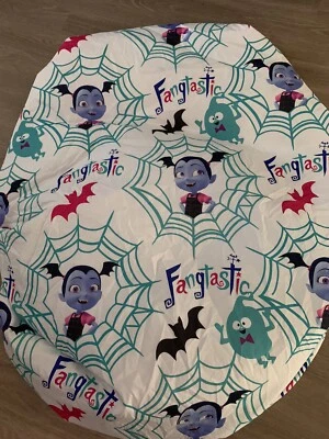 Ropa de cama Disney Vampirina Singe Twin Ajustable Blanco Fantástico Murciélagos Telarañas Foto 1 de 2