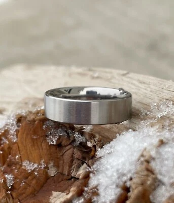 Anillo de aspecto clásico, estilo simple, alianza de boda para hombre, titanio macizo de 6 mm Foto 1 de 4