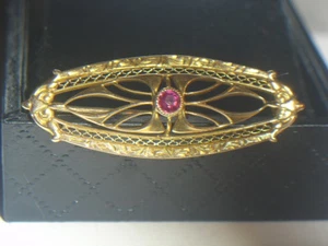 VINTAGE 10K Y/G FILIGREE ENGRAVED 10K Y/G BROOCH WITH SMALL RUBY STONE - Picture 1 of 4