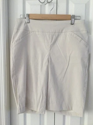 Bermudas para mujer Dana Buchman talla S rayas beige y blanco elásticas Foto 1 de 4