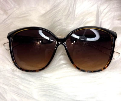 Gafas de sol Libby Edelman de gran tamaño marrón tort y negro degradado con templo de metal Foto 1 de 4